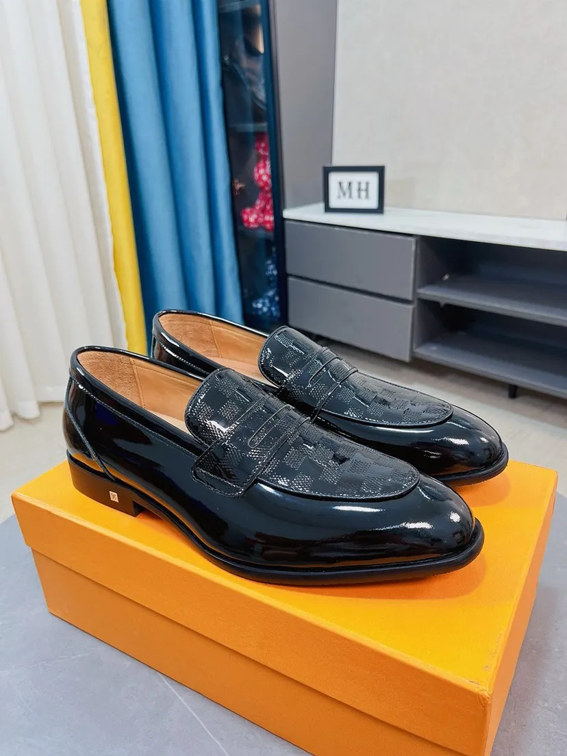 Men's Men's Shoes 💰480🌹🌹《Lv》The latest and most popular casual business leather shoes, top brands [Seduce] Luxury ~ Purchasing, [Strong] The uppers are made of imported patent leather with printed original material ➕ Genuine leather lining (•) fine workmanship. The original stylish and stylish soft rubber wear-resistant and non-slip outsole is light and comfortable on the feet. The real thing looks better in real life. 38-44, 45 can be customized.